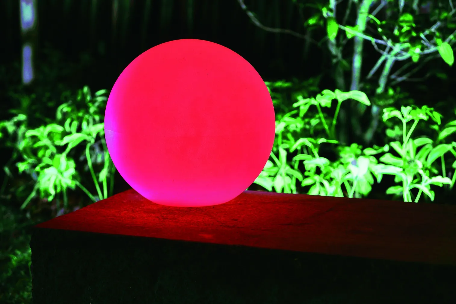 AIAVALGUSTI SOLAR PALL 30CM RGBW PULT