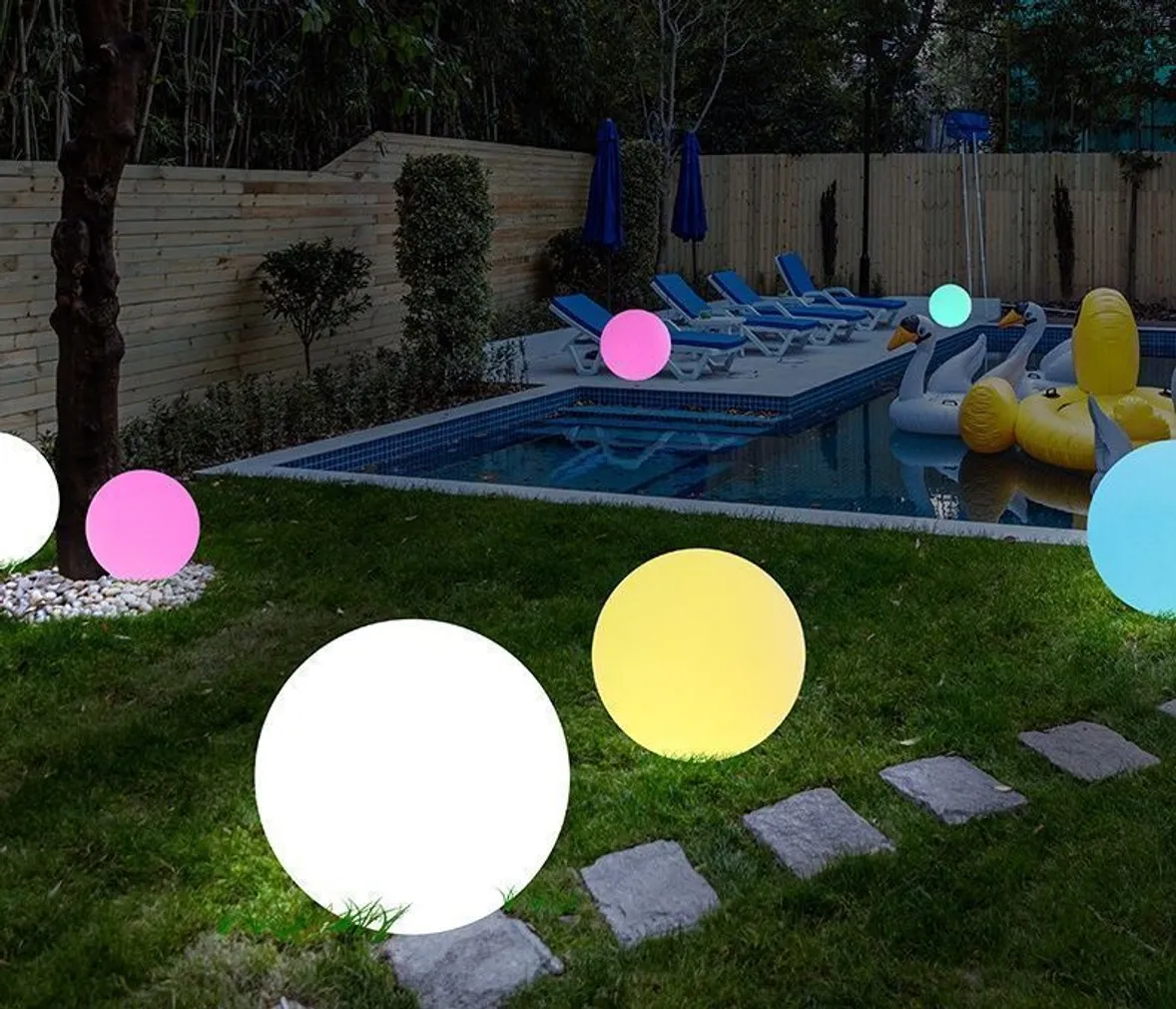 AIAVALGUSTI SOLAR PALL 30CM RGBW PULT