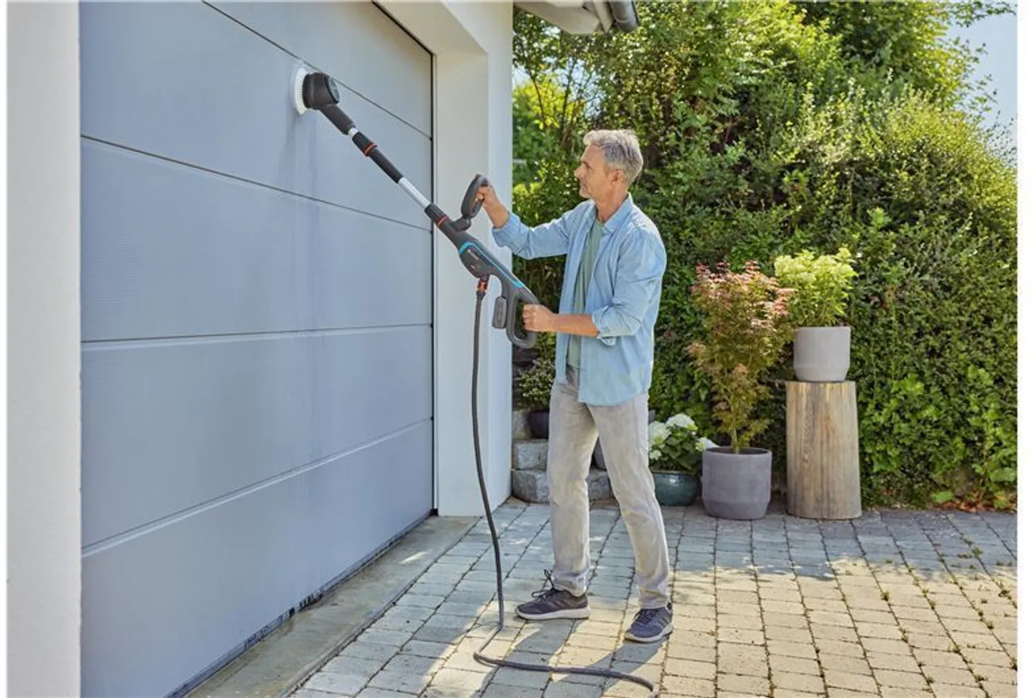 AKUGA PINNAPUHASTAJA GARDENA UNIVERSAL, KOMPLEKT 18V LI-ION/2,5AH