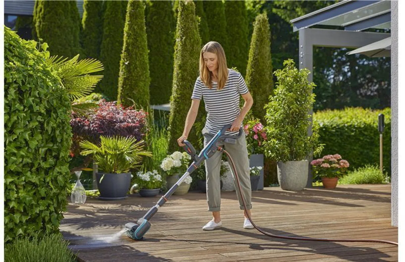 AKUGA PINNAPUHASTAJA GARDENA UNIVERSAL, KOMPLEKT 18V LI-ION/2,5AH