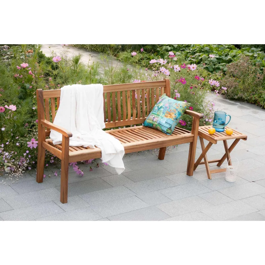 PINK FINLAY AKAATSIA