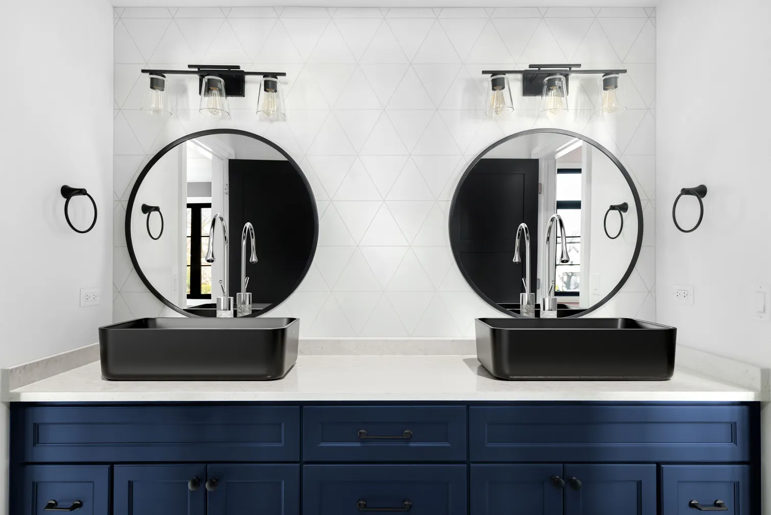 VALAMUSEGISTI INVENA STONE KÕRGE VALGE-KROOM