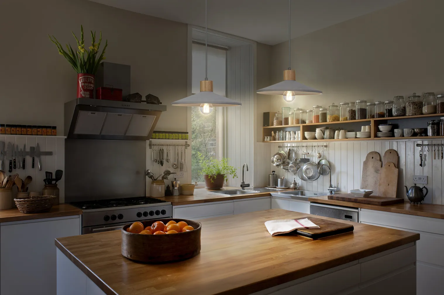 RIPPVALGUSTI LEDVANCE CONCRETE WOOD 320MM E27 TUMEHALL