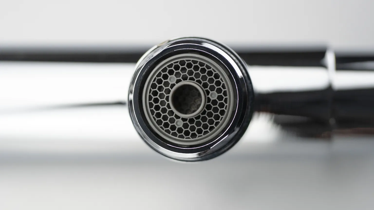 KÖÖGISEGISTI DEANTE ERIDAN FILTREERITUD VEELE VÄLJATÕMMATAV TILA