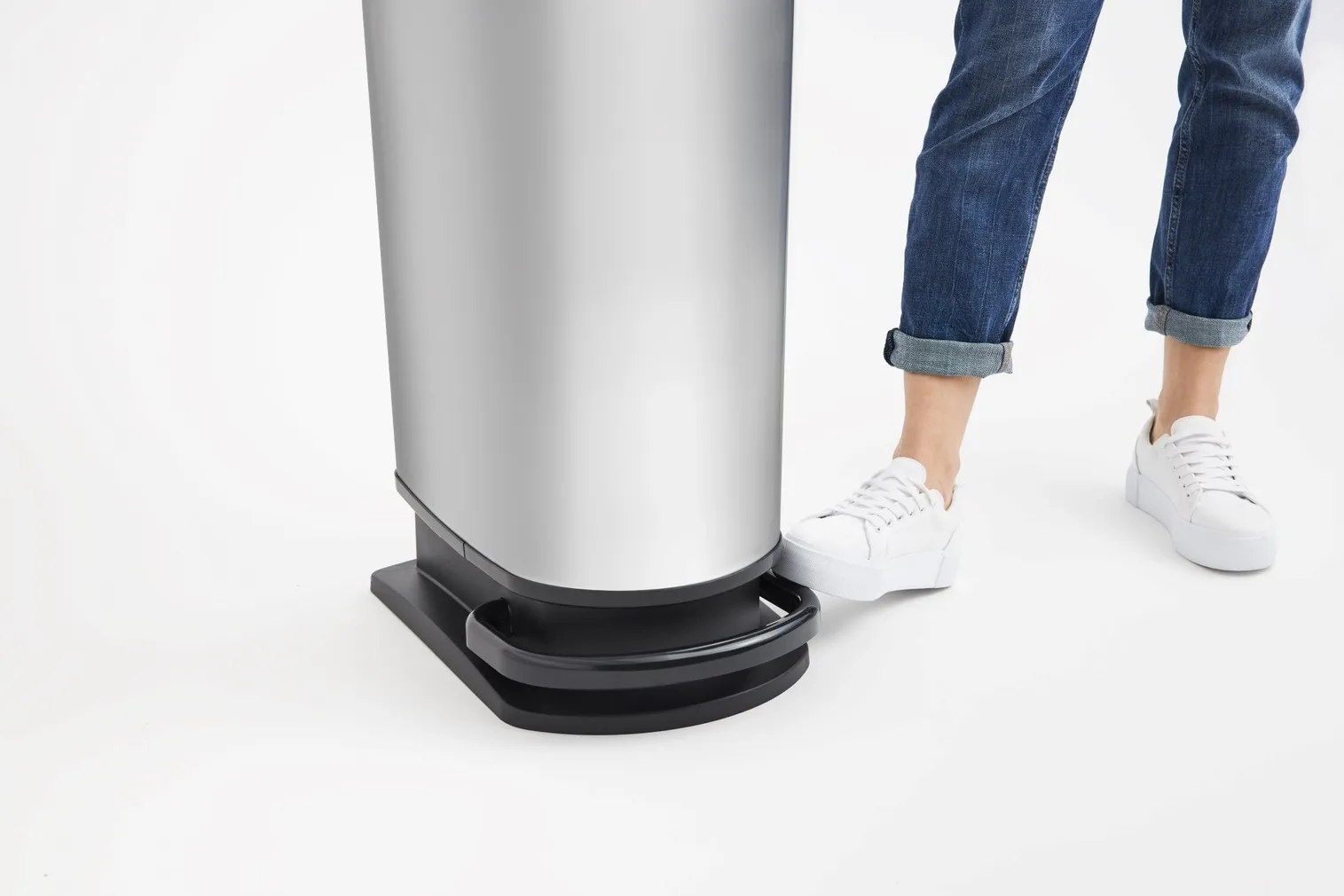 PRÜGIKAST ROTHO PASO PEDAALIGA MUST/HÕBEDANE 50L