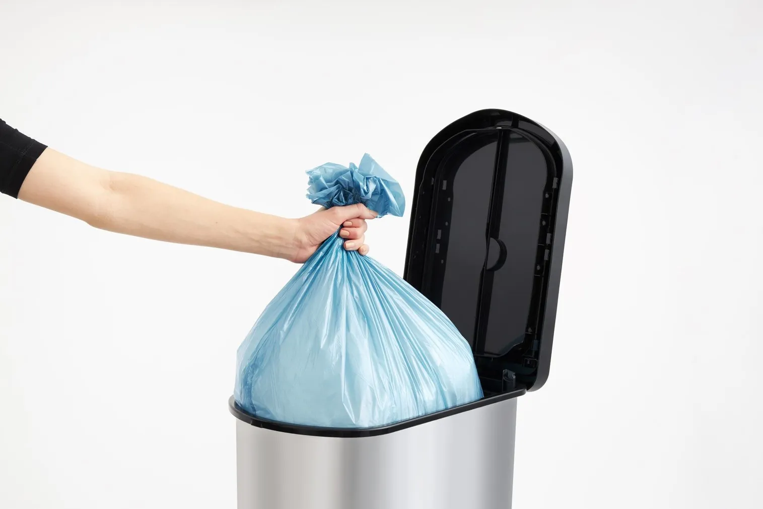 PRÜGIKAST ROTHO PASO PEDAALIGA MUST/HÕBEDANE 50L