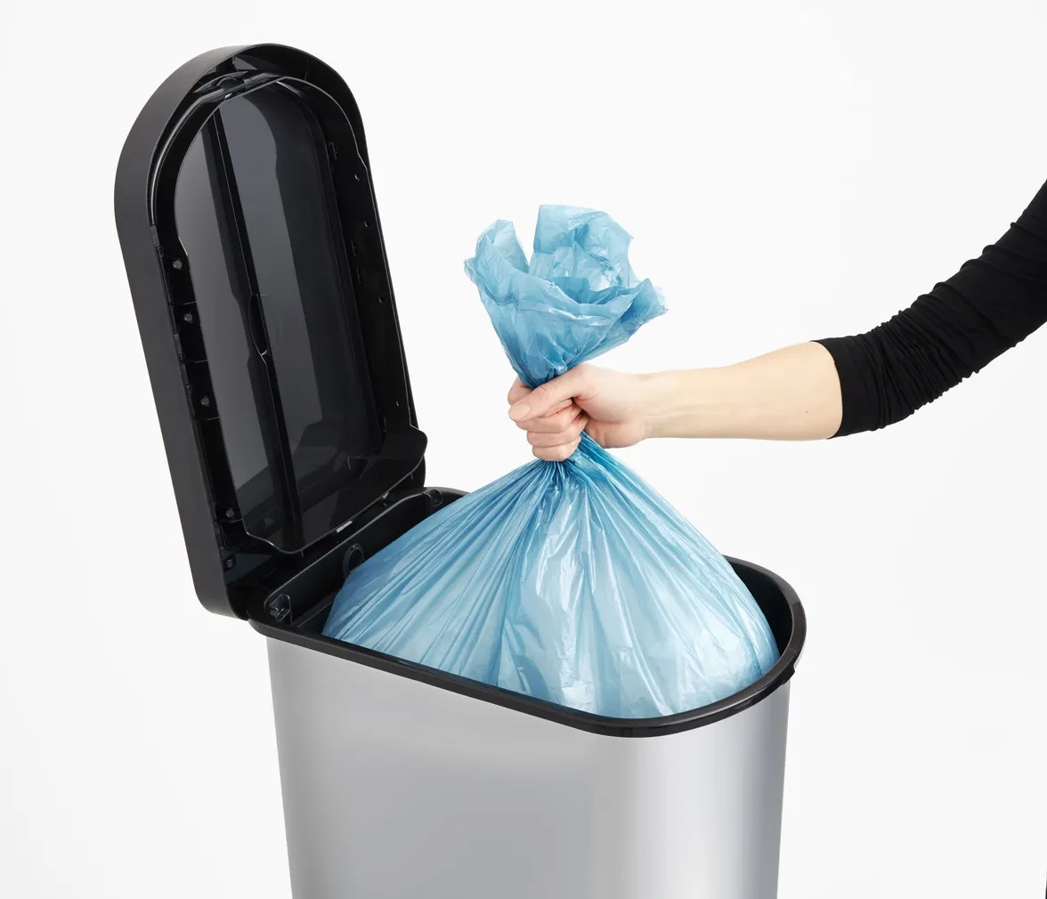 PRÜGIKAST ROTHO PASO PEDAALIGA MUST/HÕBEDANE 50L