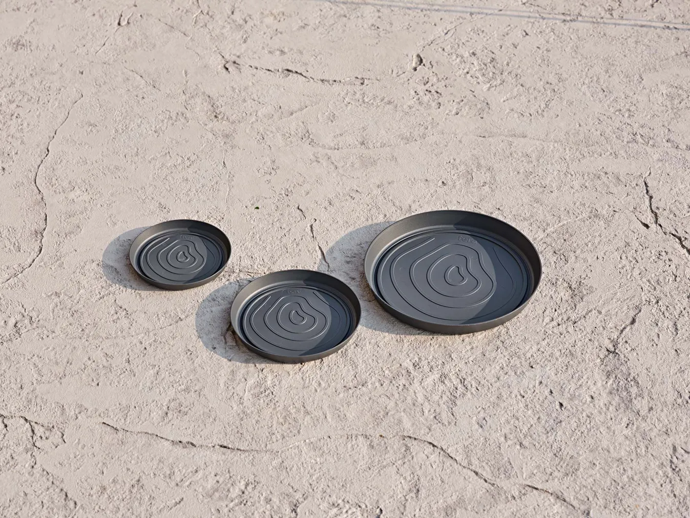 LILLEPOTI ALUSTALDRIK ORMA TUMEHALL Ø17CM