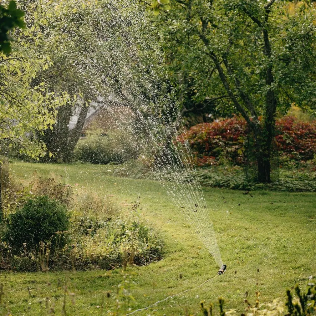 VÕNKUV VIHMUTI FISKARS SOLID M