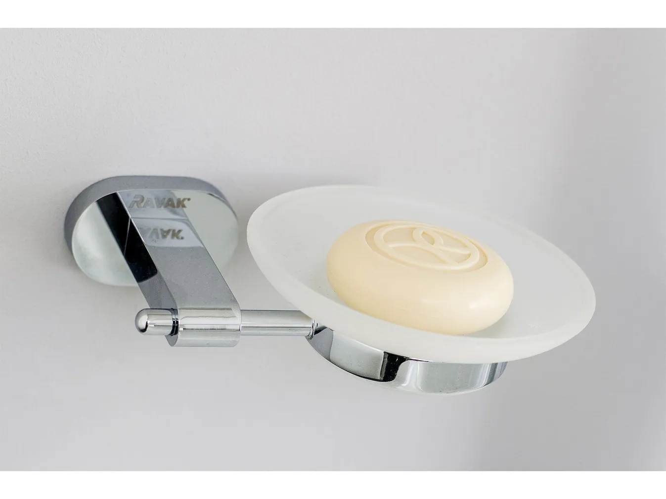 SEEBIALUSEHOIDJA RAVAK CHROME CR 200.00CR