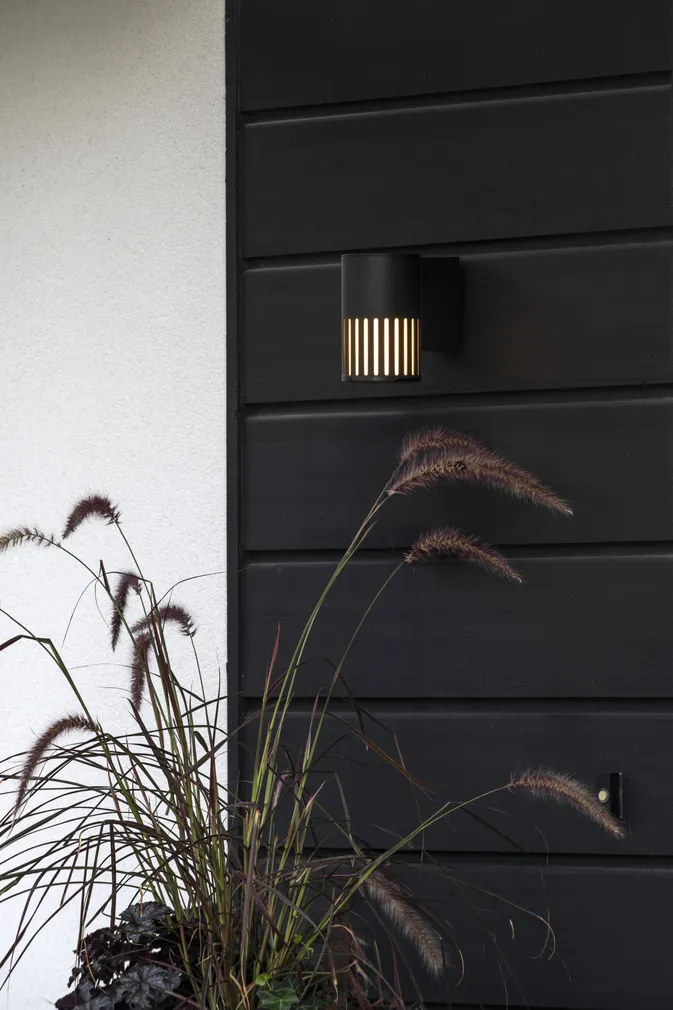 VÄLISVALGUSTI KONSTSMIDE PISTOIA SEINALE E27 15W IP54 MUST HÄMARDATAV