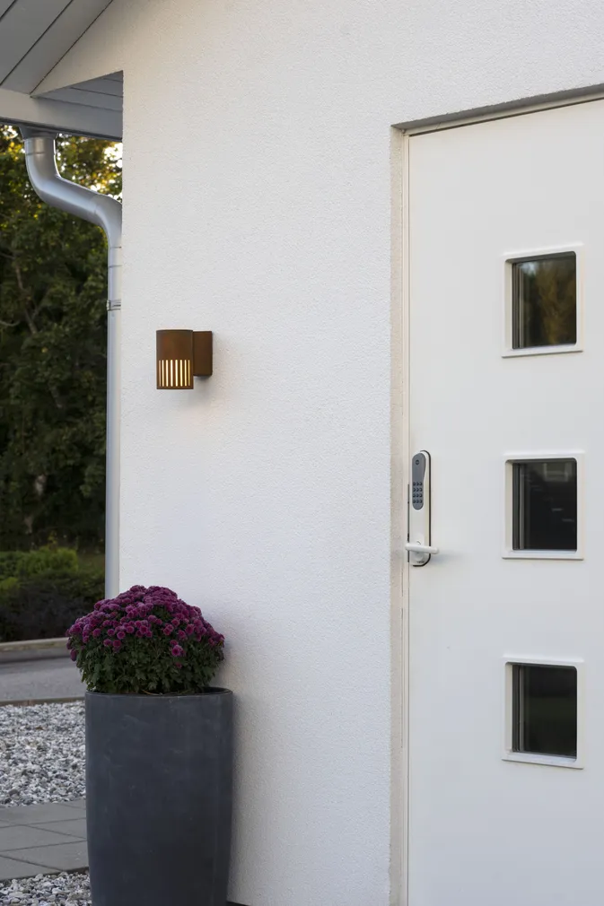 VÄLISVALGUSTI KONSTSMIDE PISTOIA SEINALE E27 15W IP54 ROOSTE HÄMARDATAV