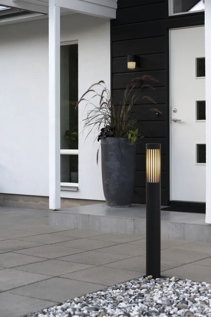 VÄLISVALGUSTI KONSTSMIDE VÄIKE LATERN PISTOIA E27 15W IP54 MUST