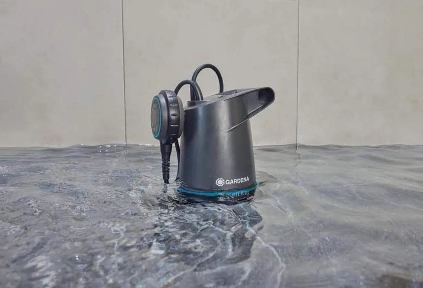 TÜHJENDUSPUMP GARDENA 20000 BASIC PUHAS VESI, UJUKLÜLITIGA