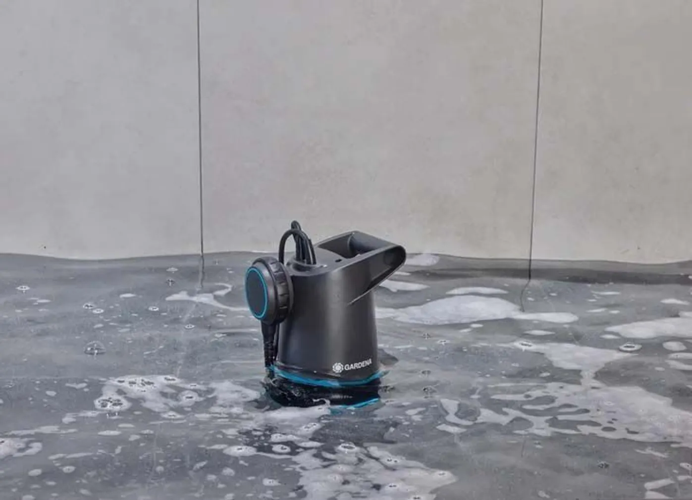 TÜHJENDUSPUMP GARDENA BASIC  PUHAS/MUST VESI 550W 20000L/H 9M