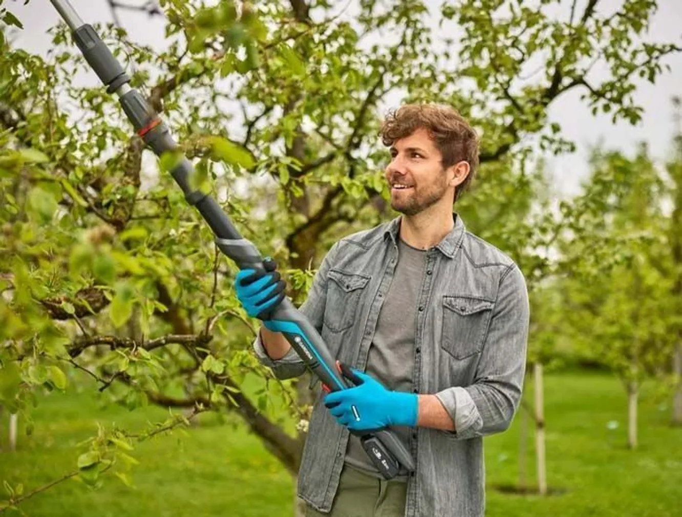 OKSALÕIKUR GARDENA HIGHCUT 250/18V P4A,TELESKOOPVARREGA, ILMA AKU JA LAADIJATA