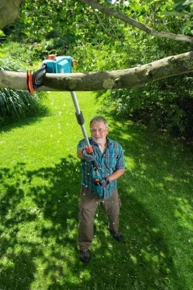 OKSASAAG GARDENA TCS 20/18V P4A, TELESKOOPVARREGA, AKU JA LAADIJAGA