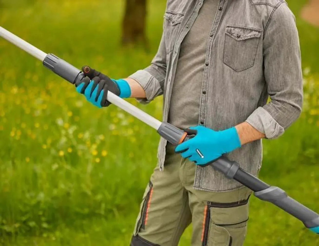 OKSALÕIKUR HIGHCUT 250/18V P4A,TELESKOOPVARREGA, AKU JA LAADIJAGA