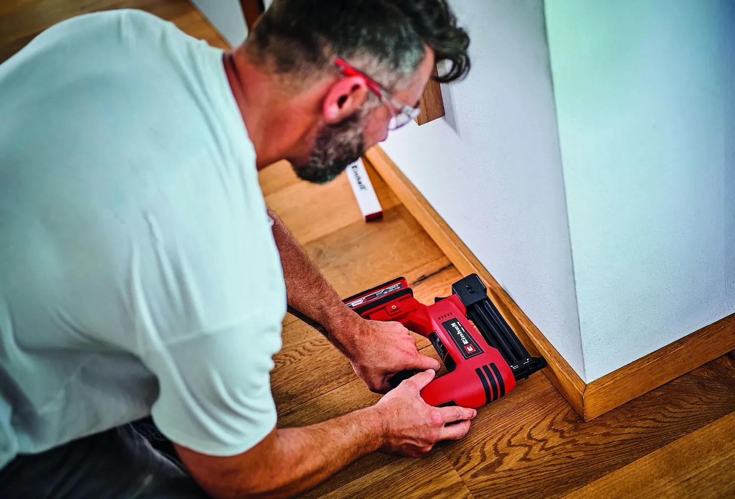 AKUNAELA- JA KLAMBRIPÜSTOL EINHELL TE-CN 18 LI-SOLO AKU/LAADIJATA