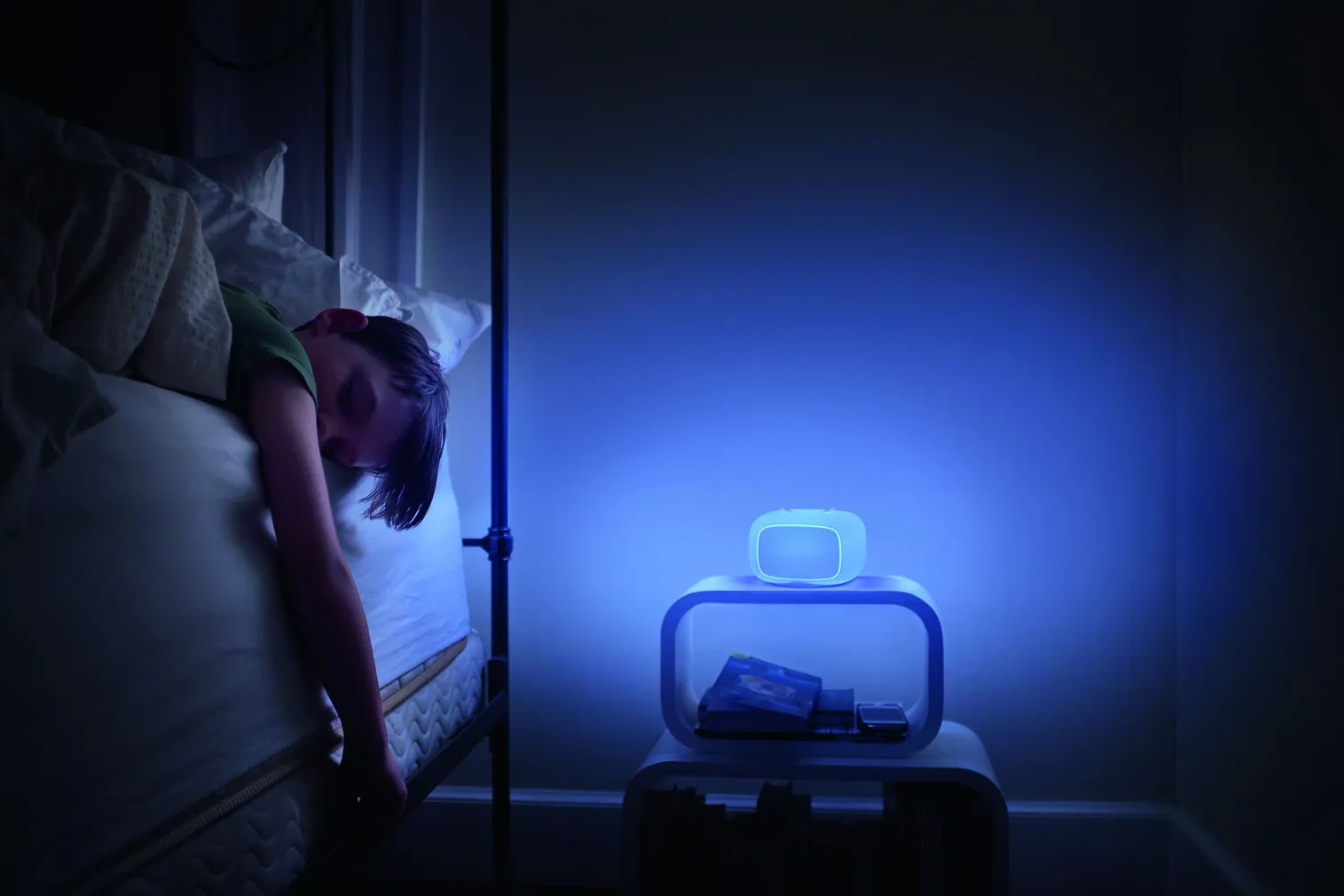 ÖÖVALGUSTI LEDVANCE NIGHTLUX TOUCH RGBW TV VALGE