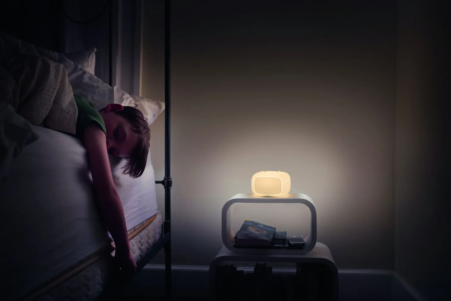 ÖÖVALGUSTI LEDVANCE NIGHTLUX TOUCH RGBW TV VALGE