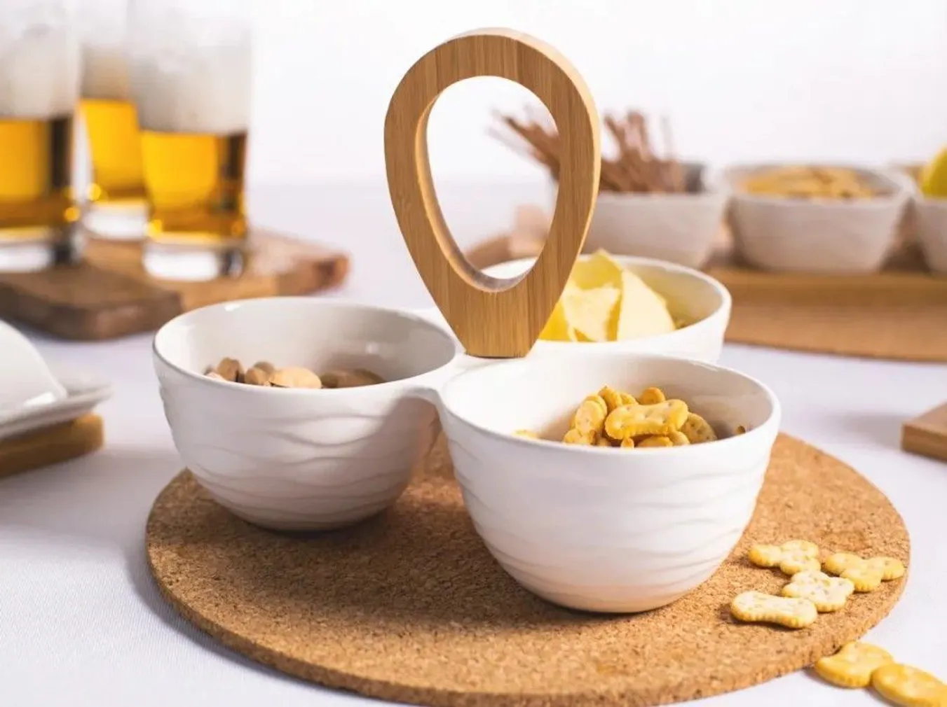 SERVEERIMISNÕU ALTOM DESIGN KÄEPIDEMEGA VALGE/BAMBUS