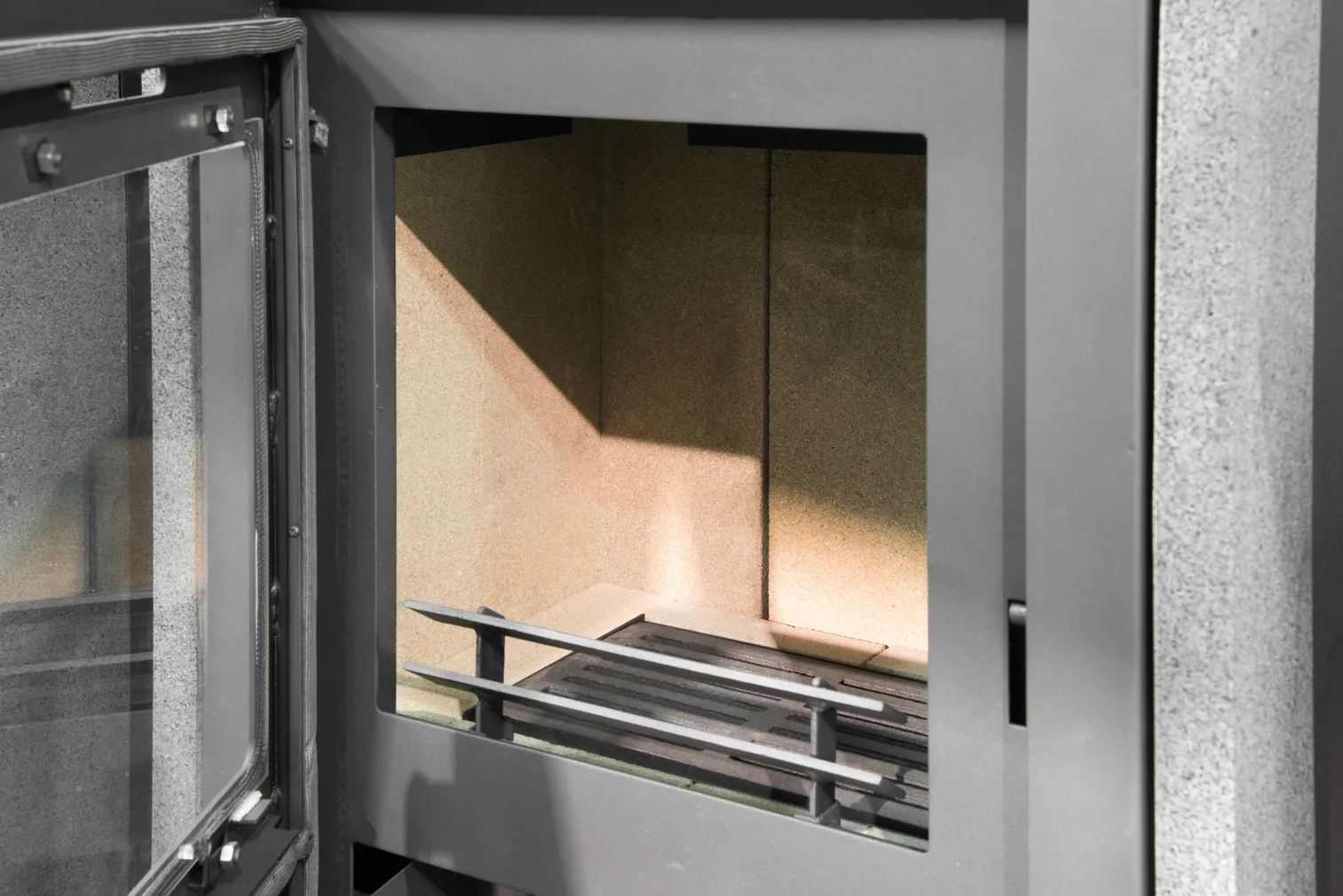 KAMIN MUSTANG GRANITE