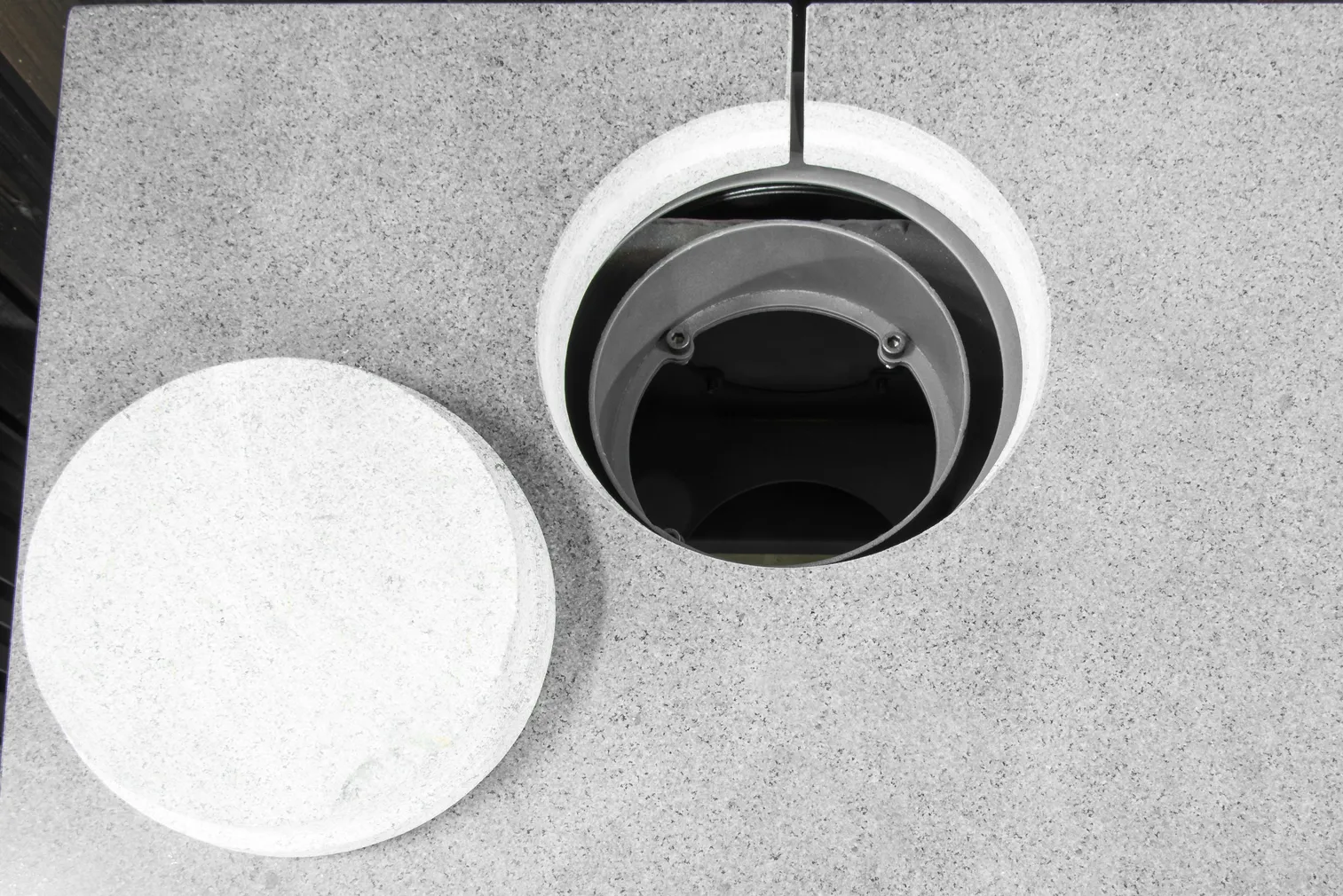 KAMIN MUSTANG GRANITE