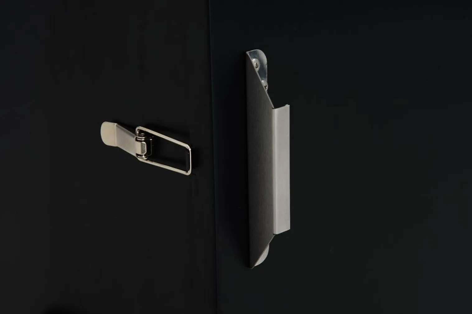 KÜLMSUITSUAHI MUSTANG M