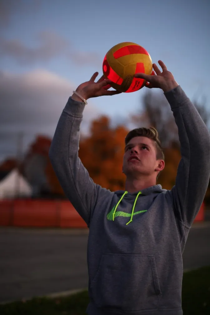 VÕRKPALL VALGUSTUSEGA