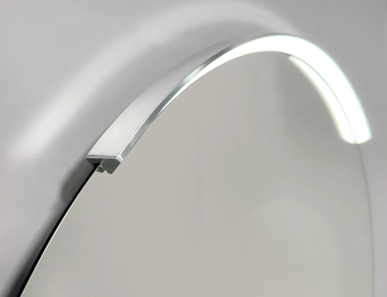 PEEGEL RB BATHROOM ÜMMARGUNE Ø80CM VALGUSTIGA ALUMIINIUM