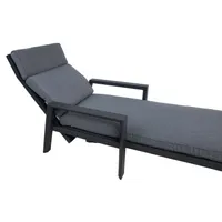 LAMAMISTOOL CASPER HALL