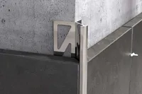 PLAADILIIST CEZAR KITSAS ALUMIINIUM 10X10X2500MM ANOD. LÄIKIV HÕBE