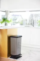 PRÜGIKAST ROTHO PASO PEDAALIGA MUST/METALL 40L