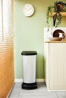 PRÜGIKAST ROTHO PASO PEDAALIGA MUST/HÕBEDANE 50L