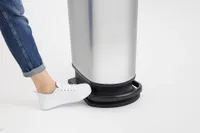 PRÜGIKAST ROTHO PASO PEDAALIGA MUST/HÕBEDANE 50L