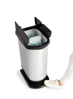 PRÜGIKAST ROTHO PASO PEDAALIGA 2-OSALINE MUST/HÕBEDANE 50L