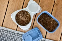 LEMMIKLOOMA SÖÖGIKAUSS SALLY 2-OSALINE