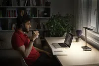 LAUALAMP LEDVANCE OFFICE LINE DESK BANKER 17W MUST