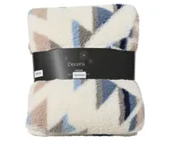 PLEED 200X150CM MUSTRIGA