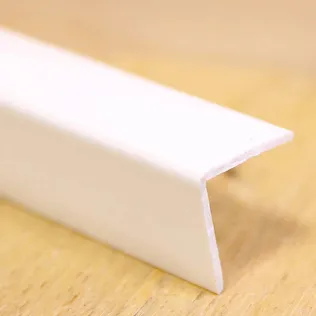 VÄLISNURGALIIST PVC KKU15 VALGE 15X15MM 2,6M