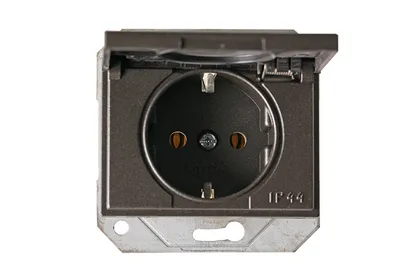 PISTIKUPESA VILMA XP500 SÜVISTATAV IP44 RAAMITA ANTRATSIIT