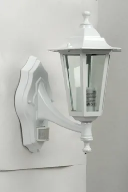 VÄLISVALGUSTI SOUTH. 25603 60W E27 230V IP44 VALGE