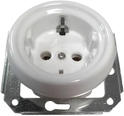 PISTIKUPESA 1-NE FENDE M-GA SÜV KERAAMILINE VALGE