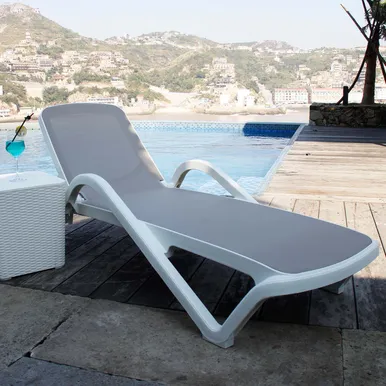 LAMAMISTOOL RESORT BEEŽ PLASTIK